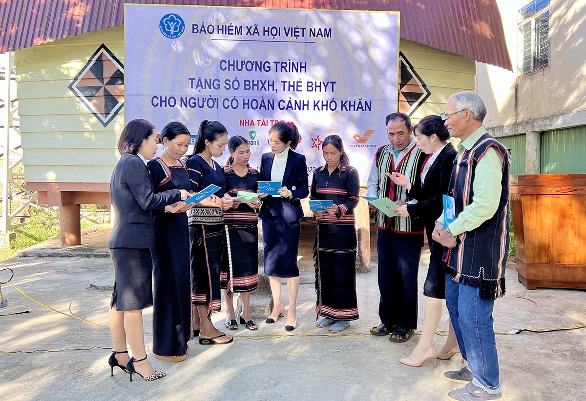 Ngành BHXH Việt Nam đã phối hợp với các cấp có thẩm quyền triển khai đồng bộ các giải pháp nhằm phát triển đối tượng tham gia BHYT theo hướng bền vững.
