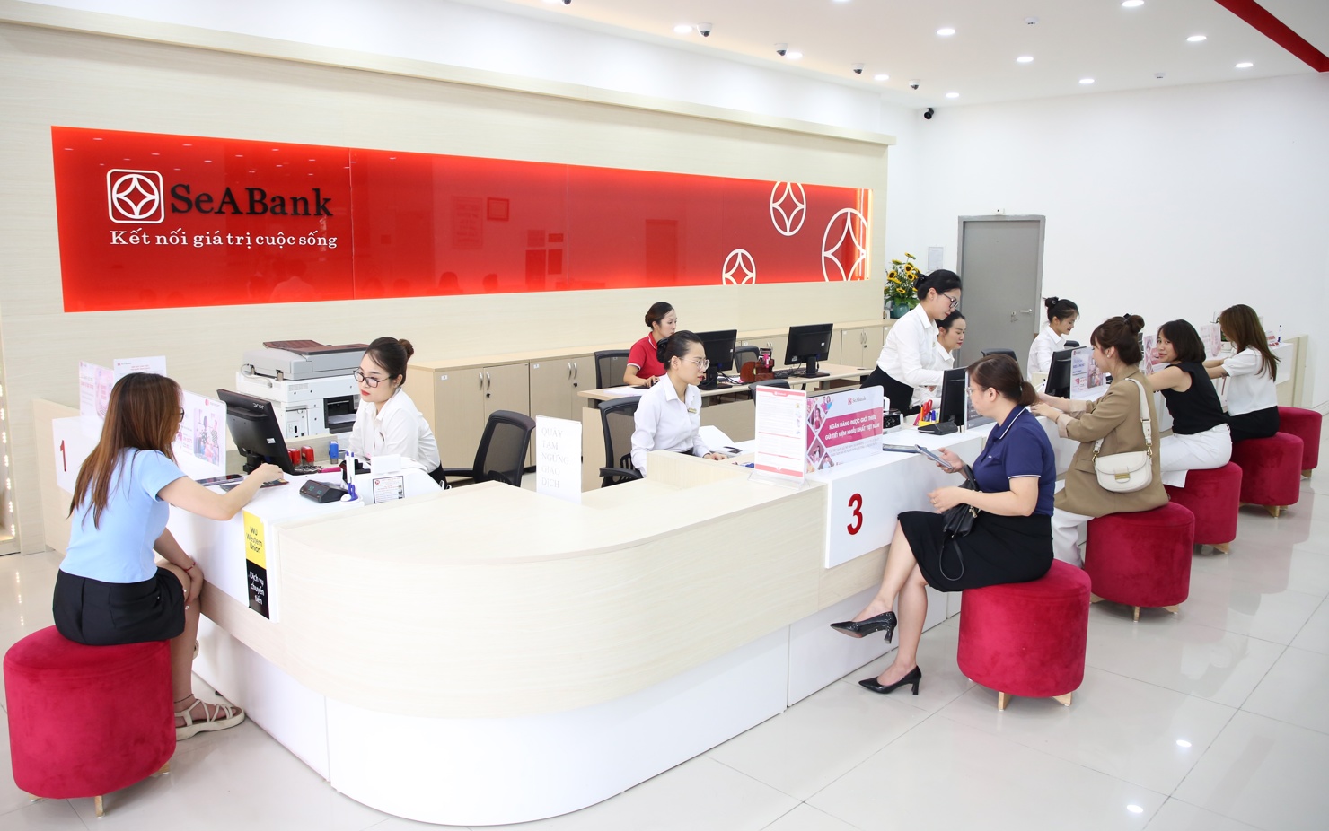 Tính đến hết 30/06/2024, tổng tài sản của SeABank là 280.658 tỷ đồng và vốn điều lệ Ngân hàng ở mức 24.957 tỷ đồng. Ảnh: SSB