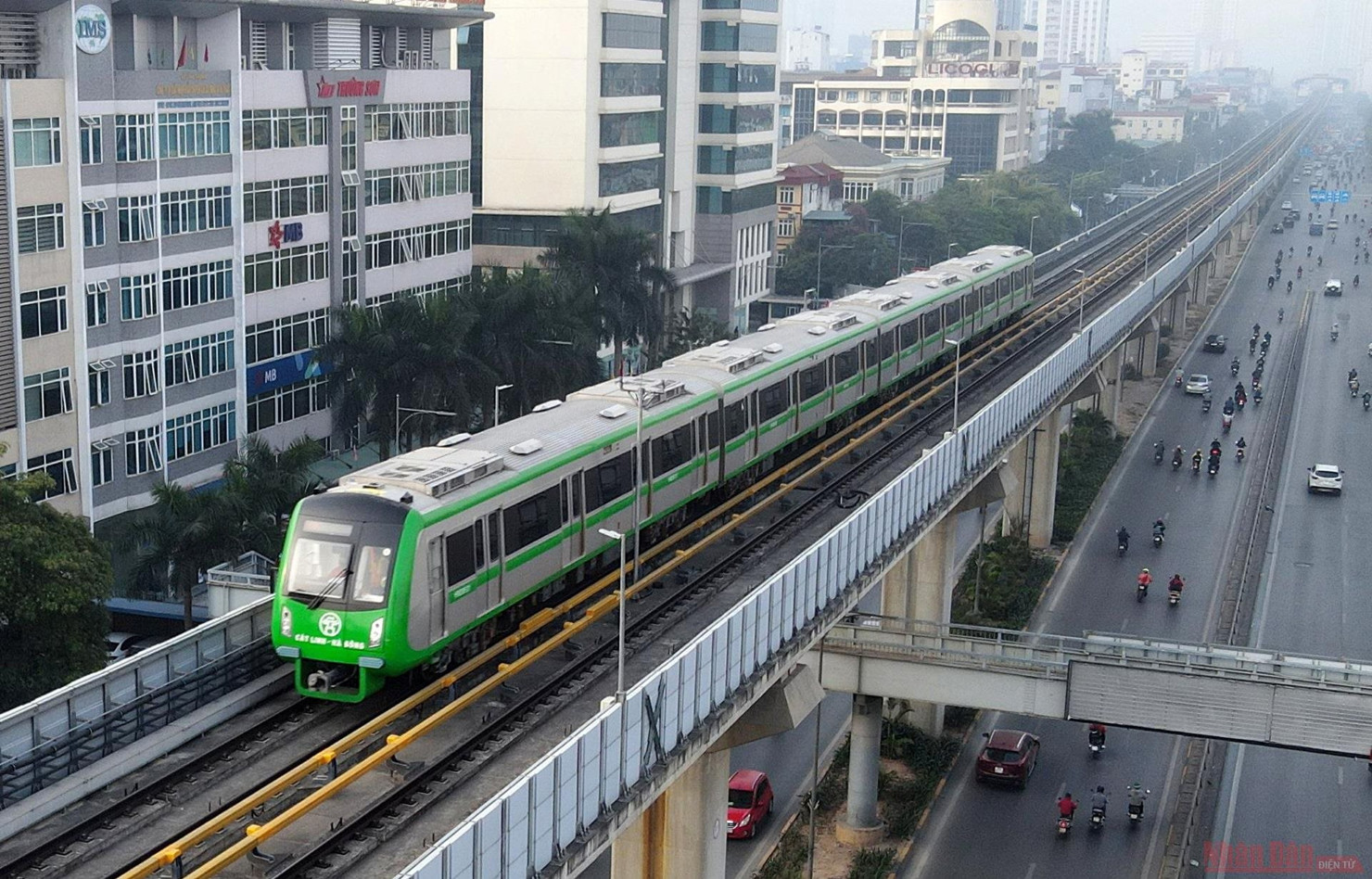 Bộ Giao thông vận tải thúc đẩy chuyển đổi nhiên liệu và xây dựng hạ tầng giao thông xanh.