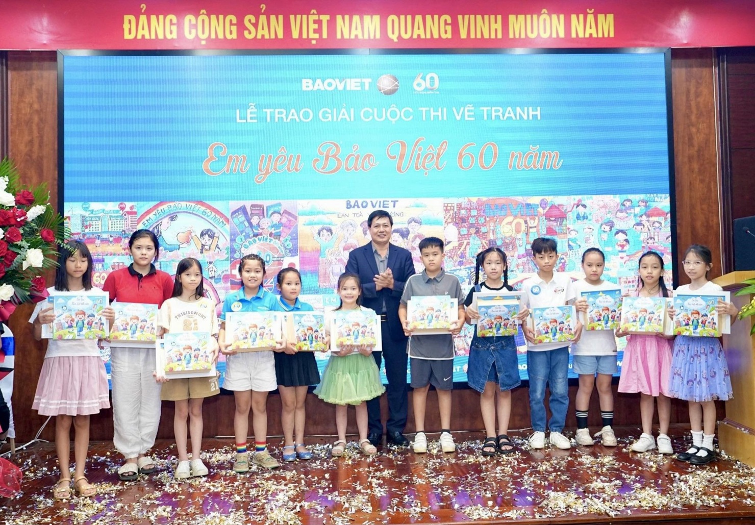 Cuộc thi vẽ tranh đã thu hút được sự quan tâm và ủng hộ của đông đảo con cán bộ, tư vấn viên trên cả nước.