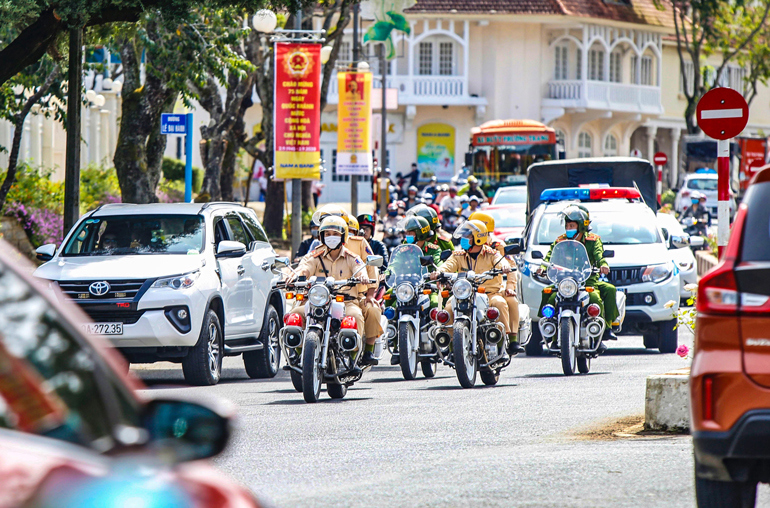 Bộ Công an tích cực chỉ đạo Công an các đơn vị, địa phương tăng cường xử lý các hành vi vi phạm trật tự, an toàn giao thông, vi phạm về nồng độ cồn.