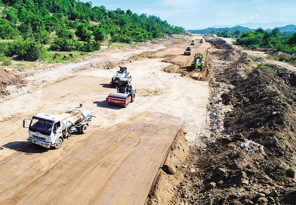 Tốc độ giải ngân vốn đầu tư công năm 2024 mặc dù có tiến triển nhưng vẫn thấp hơn so với cùng kỳ năm 2023. Ảnh: internet