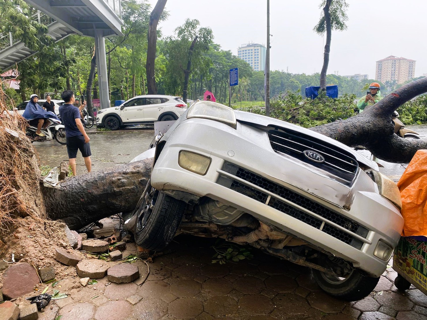 Các doanh nghiệp bảo hiểm đã tiếp nhận thông tin hơn 9.000 vụ thiệt hại về tài sản và xe cơ giới. 