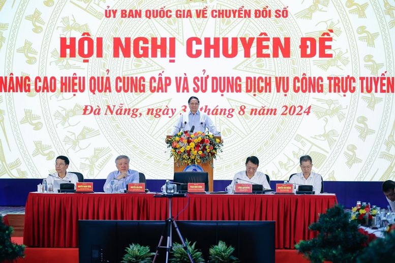 Thủ tướng chủ trì Hội nghị chuyên đề nâng cao hiệu quả cung cấp và sử dụng dịch vụ công trực tuyến.