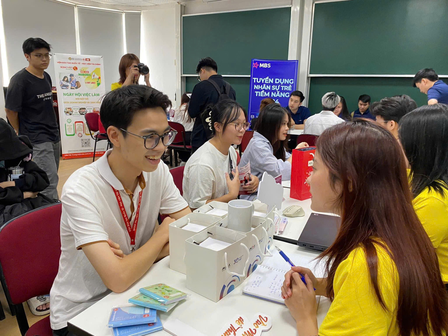 Sự kiện DDP Career Day 2024 là cầu nối giúp sinh viên tiếp cận các công ty, doanh nghiệp.