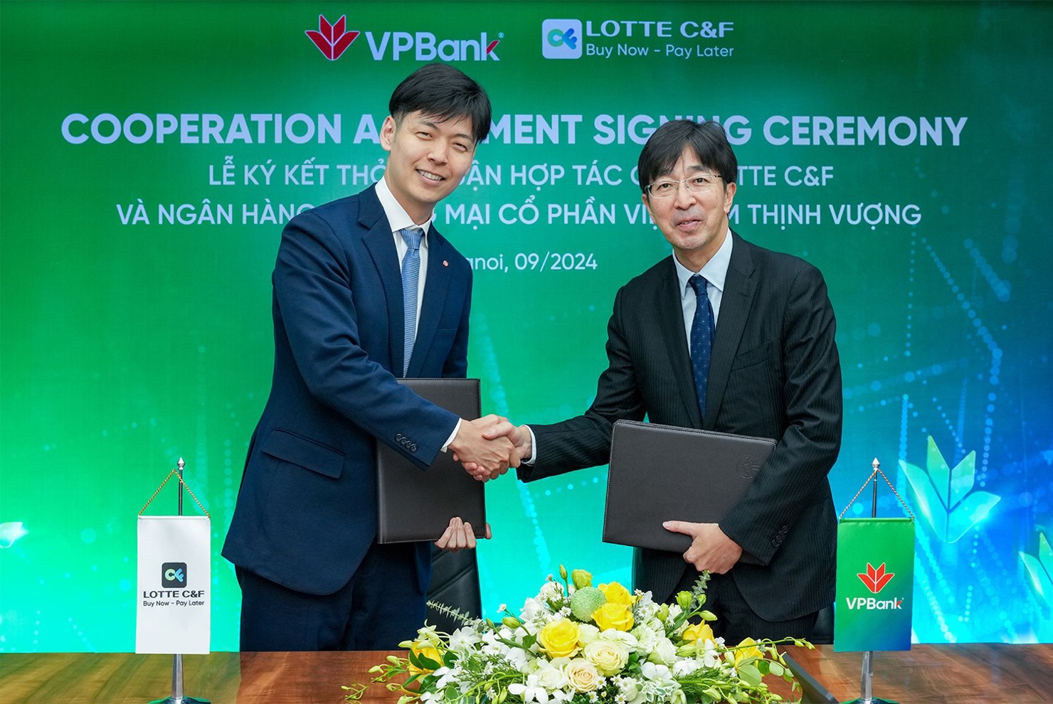 Đại diện VPBank và LOTTE C&F ký kết thỏa thuận hợp tác