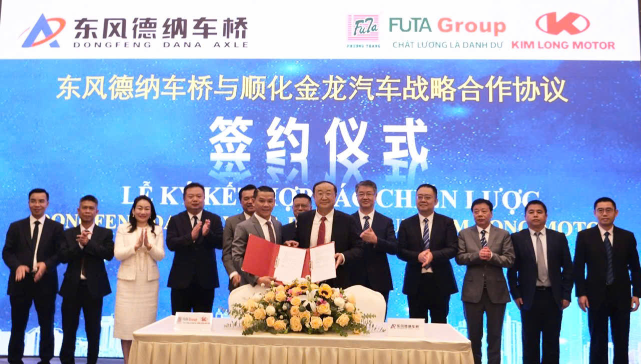 Futa Group, Kim Long Motor và Dongfeng Dana ký kết hợp tác.