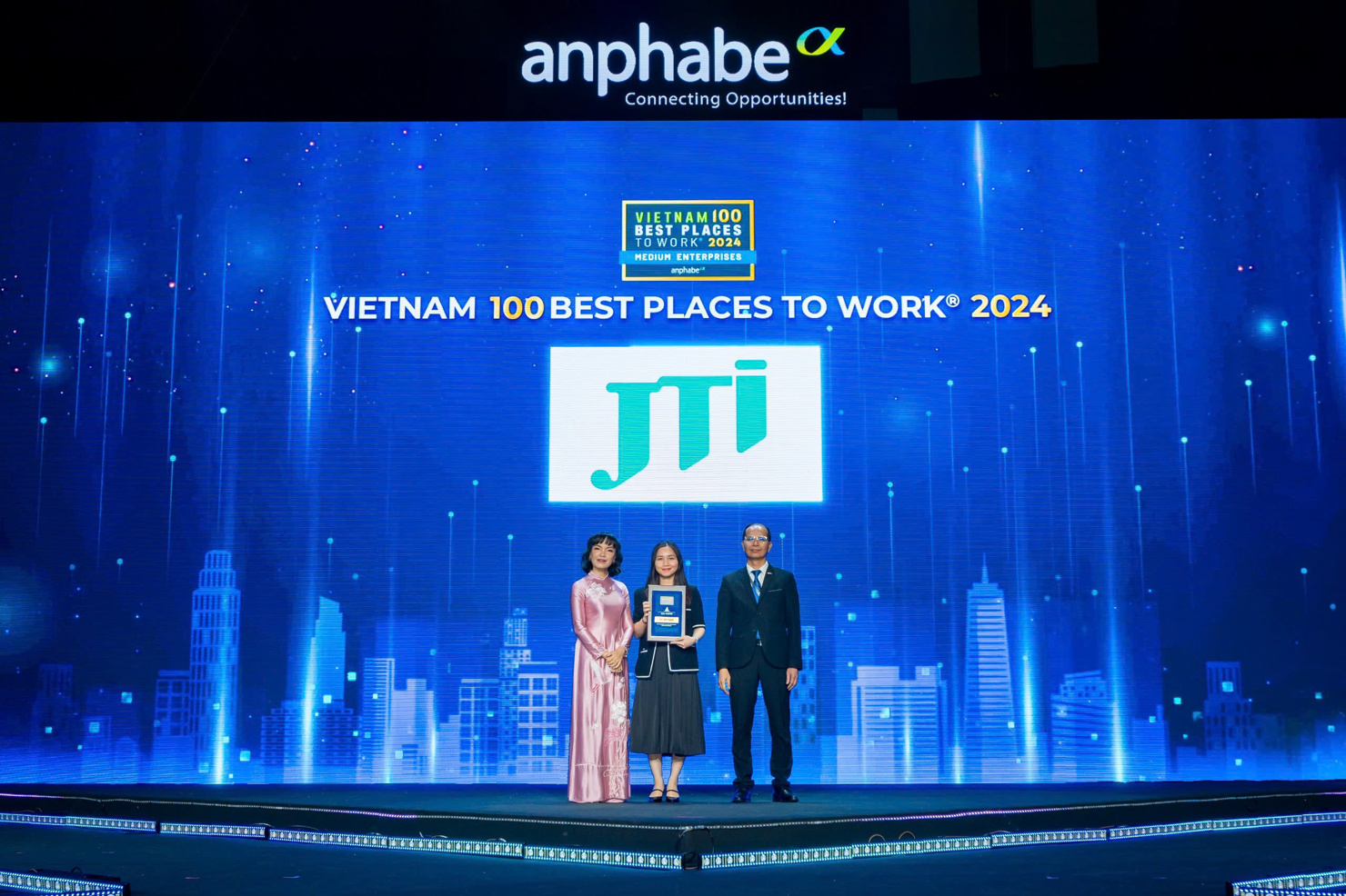 JTI Việt Nam tiếp tục đạt Top 100 Nơi làm việc tốt nhất của Anphabe.