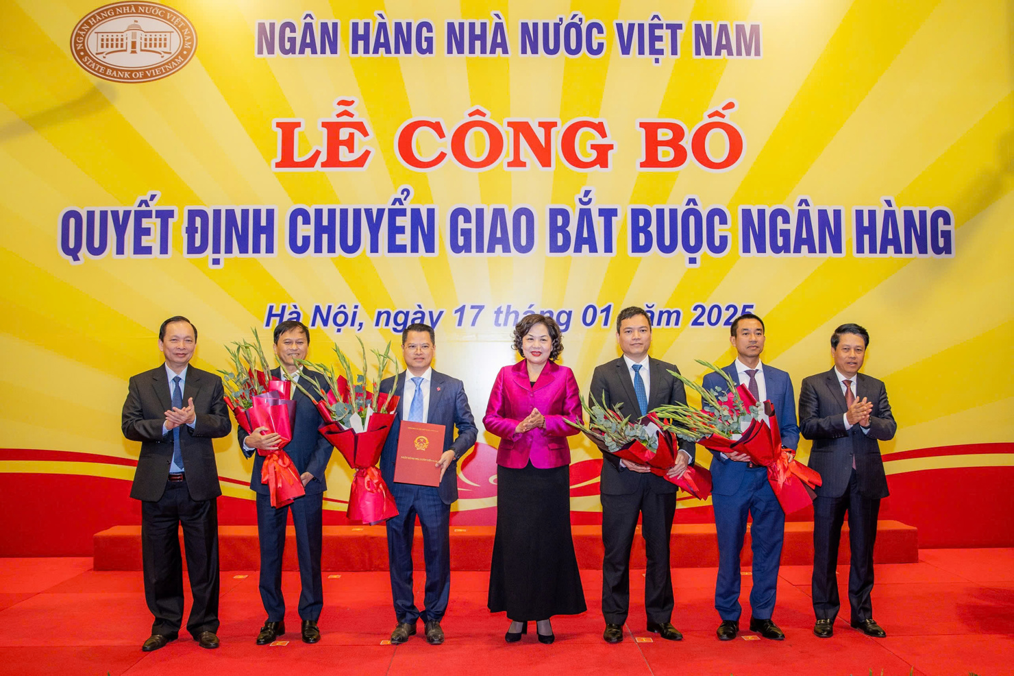 Lễ Công bố chuyển giao bắt buộc ngân hàng đối với GPBank và DongABank.