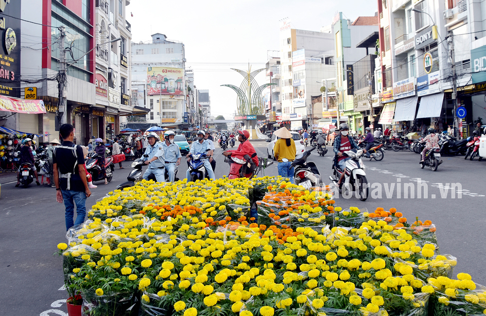 Khu vực bố trí hoa kiểng đã được đo đạc, kẻ vạch phân lô sẵn sàng cho người dân mua bán trong ngày 23 tháng Chạp. Ảnh: Mỹ Nhân