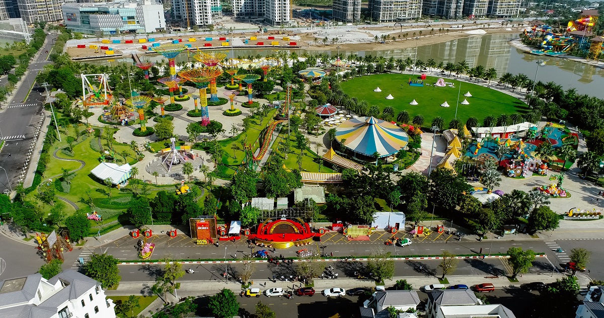 Công viên Grand Park trở thành điểm hẹn vui chơi giải trí của hàng chục ngàn cư dân đại đô thị và du khách. Ảnh: VHM