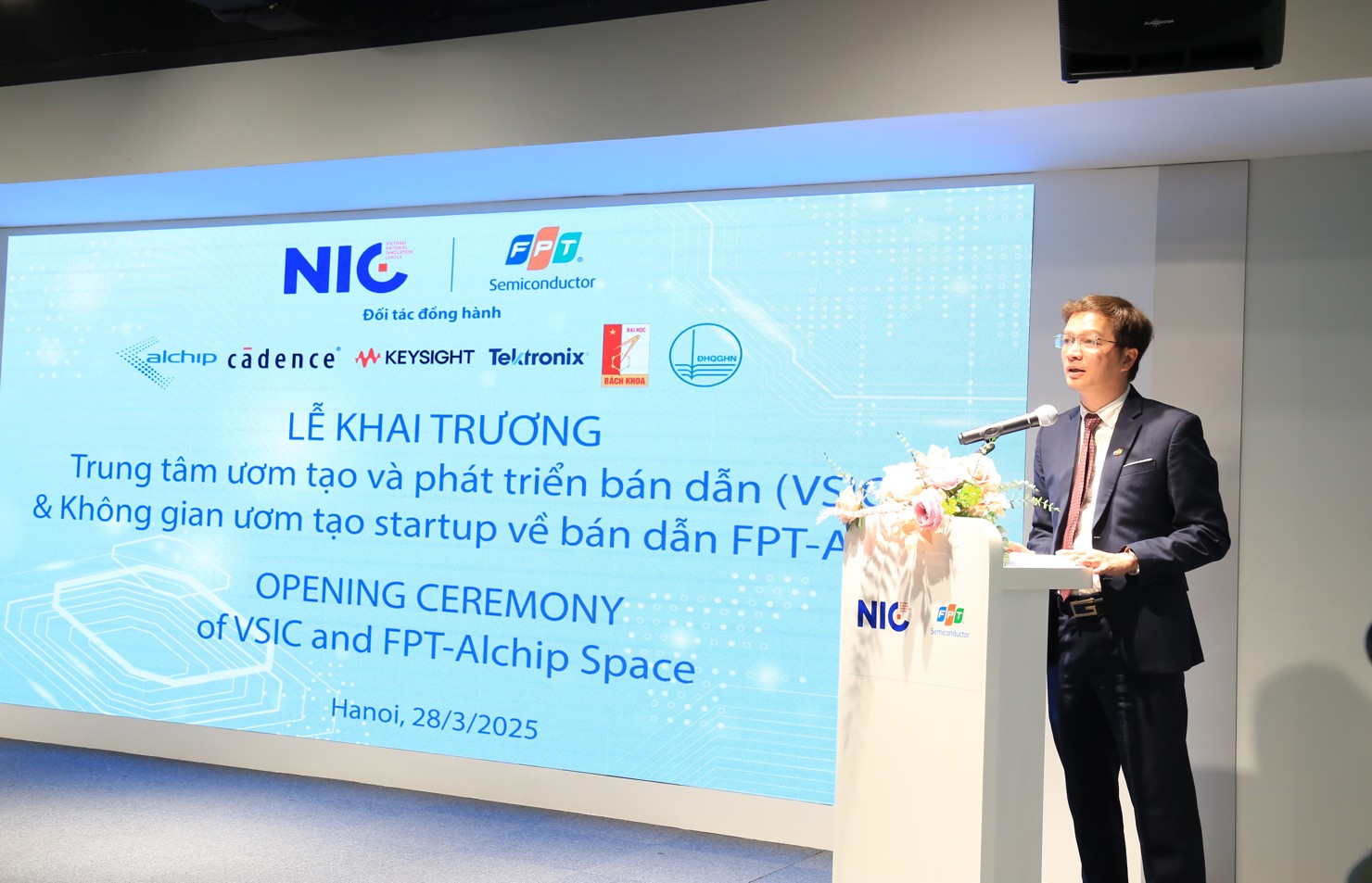 Ông Trần Đăng Hòa, Chủ tịch Công ty Cổ phần Bán dẫn FPT (FPT Semiconductor) phát biểu tại sự kiện khai trương Trung tâm ươm tạo và phát triển bán dẫn (VSIC) và Không gian ươm tạo startup về bán dẫn (Alchip ODC) ngày 28/3/2025.