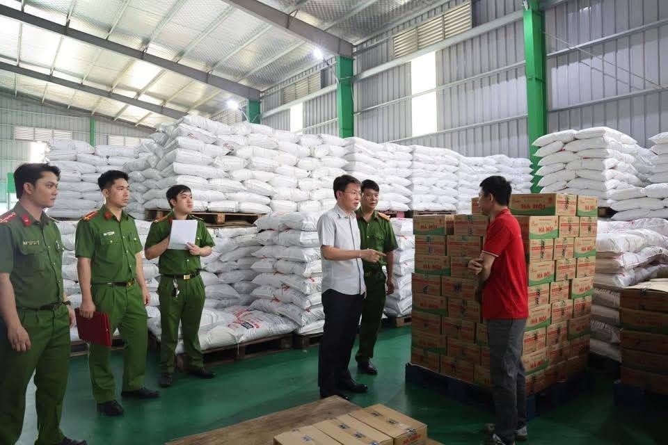 Các bộ, ngành, địa phương, lực lượng chức năng cũng đã quyết liệt thực hiện nhiều biện pháp nhằm đấu tranh chống buôn lậu, gian lận thương mại và bongdaso danh sách các trận đấu giả.