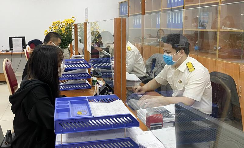 Lũy kế thu ngân sách 4 tháng ước đạt 944,1 nghìn tỷ đồng, bằng 48% dự toán. Ảnh: internet