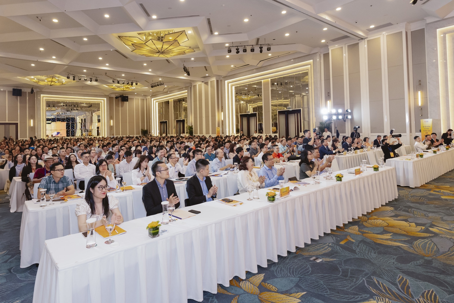 Cổ đông SHB chia sẻ những lo ngại về ảnh hưởng của những biến động thương mại đến hoạt động kinh doanh của ngân hàng.