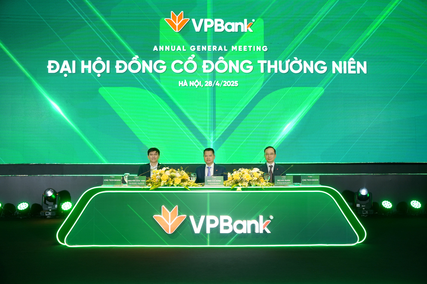 Ban lãnh đạo VPBank kỳ vọng hoàn thiện, xây dựng ngân hàng thành tập đoàn tài chính đa ngành. Ảnh: ĐHĐCĐ VPBank