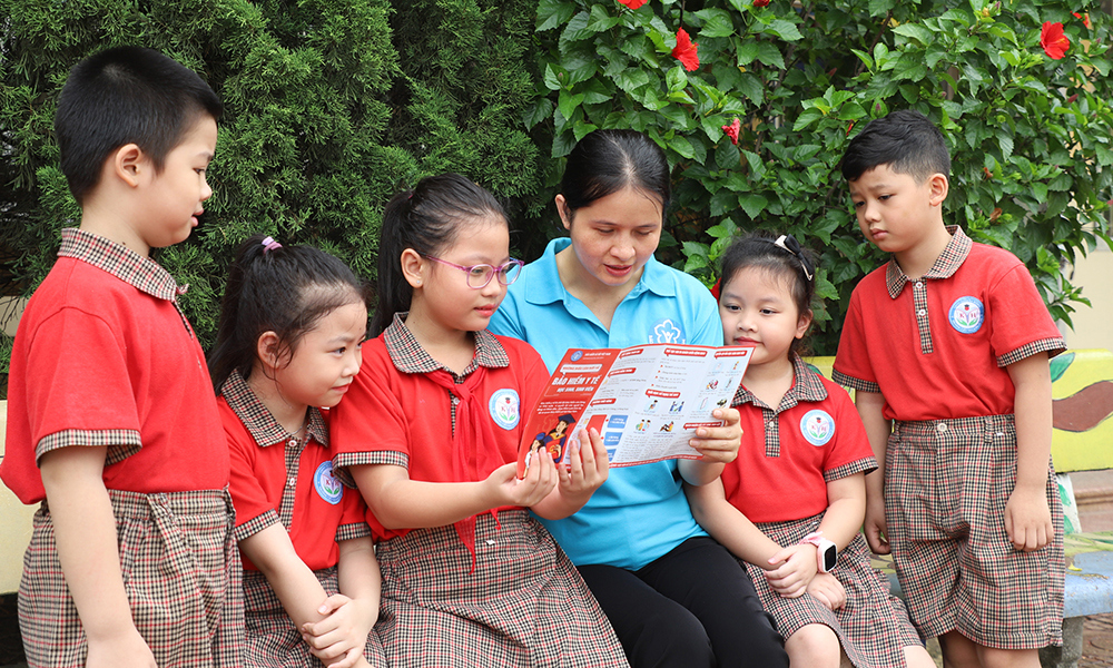 Tại Hà Nội, tỷ lệ học sinh, sinh viên tham gia bảo hiểm y tế đạt 100% là một trong những tiêu chí đánh giá chất lượng, bình xét thi đua và khen thưởng đối với với tập thể, cá nhân và người đứng đầu các cơ sở giáo dục.
