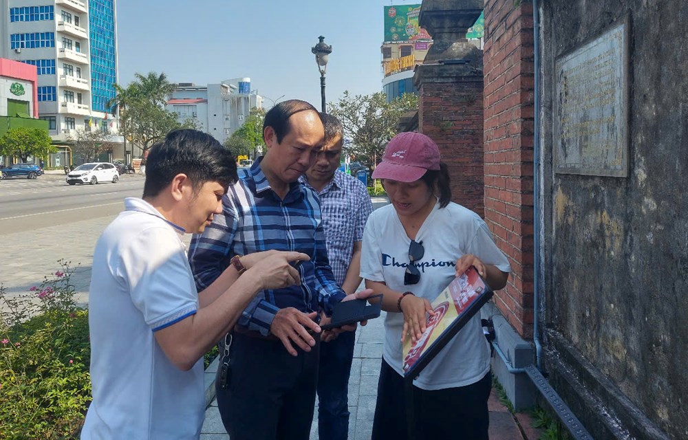 Chỉ với cú "chạm" là du khách có thể tự lên kế hoạch riêng cho chuyến du lịch của mình