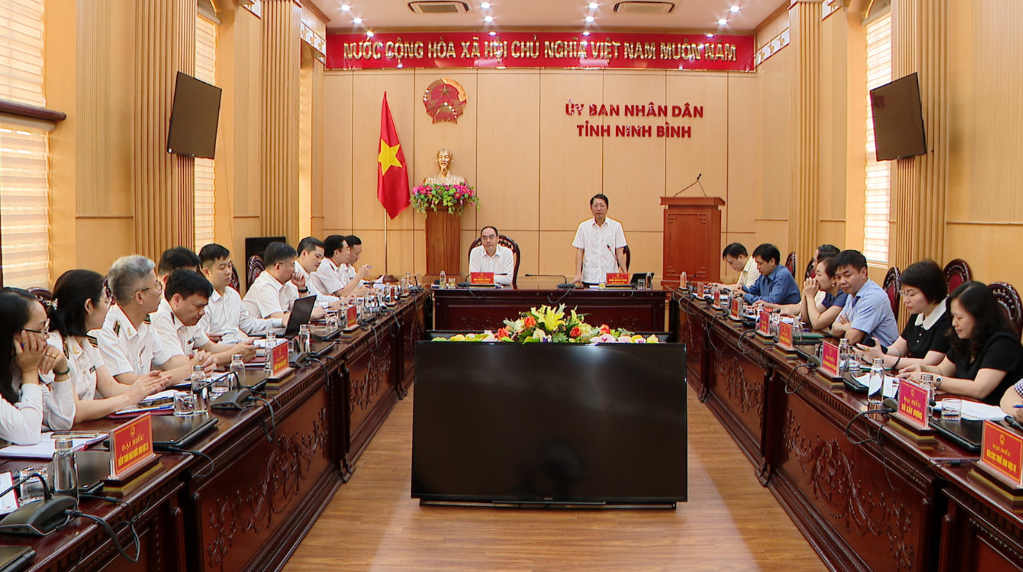 Toàn cảnh Hội nghị công bố Quyết định về việc kiểm toán ngân sách địa phương và báo cáo quyết toán ngân sách địa phương năm 2024 tại Ninh Bình