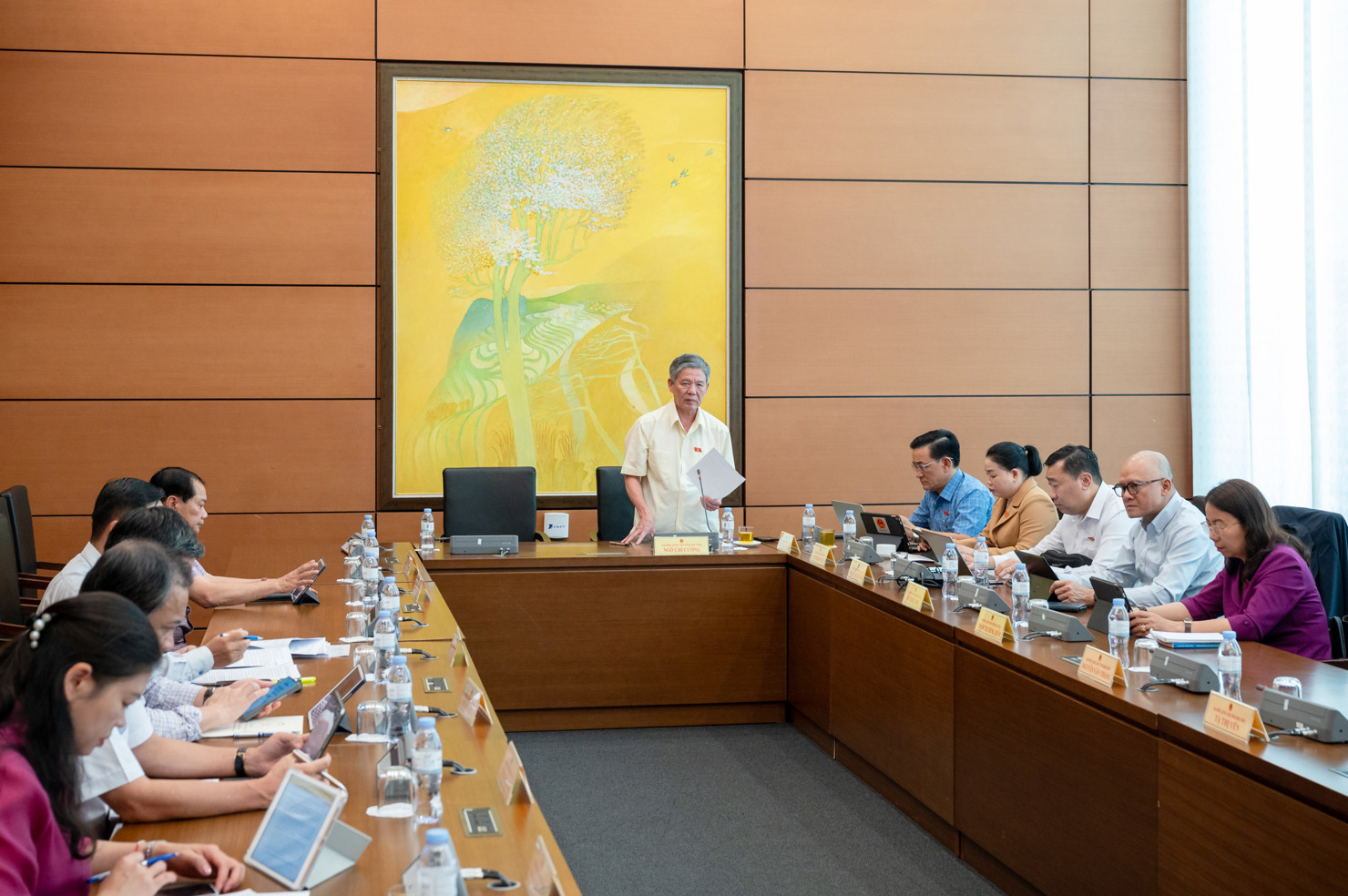 Thảo luận tại Tổ 8 chiều 8/5.