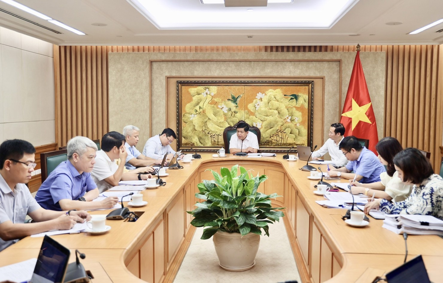 Phó Thủ tướng Nguyễn Chí Dũng chủ trì cuộc họp về Dự thảo Nghị định quy định về đăng ký bongdaso kèo nhà cái.