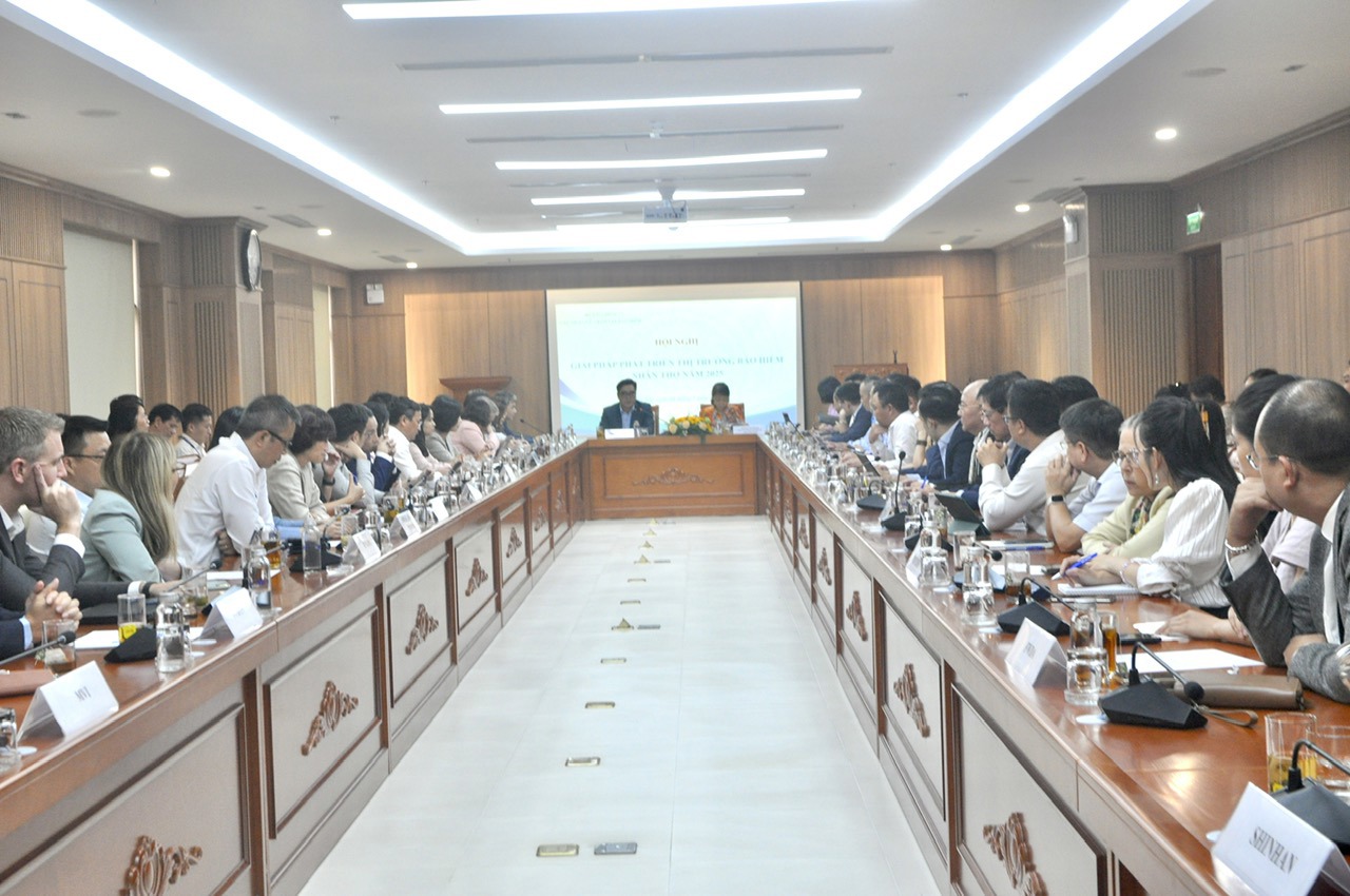 Toàn cảnh Hội nghị đối thoại với các doanh nghiệp về các giải pháp phát triển thị trường bongdaso tin tức thọ trong năm 2025.