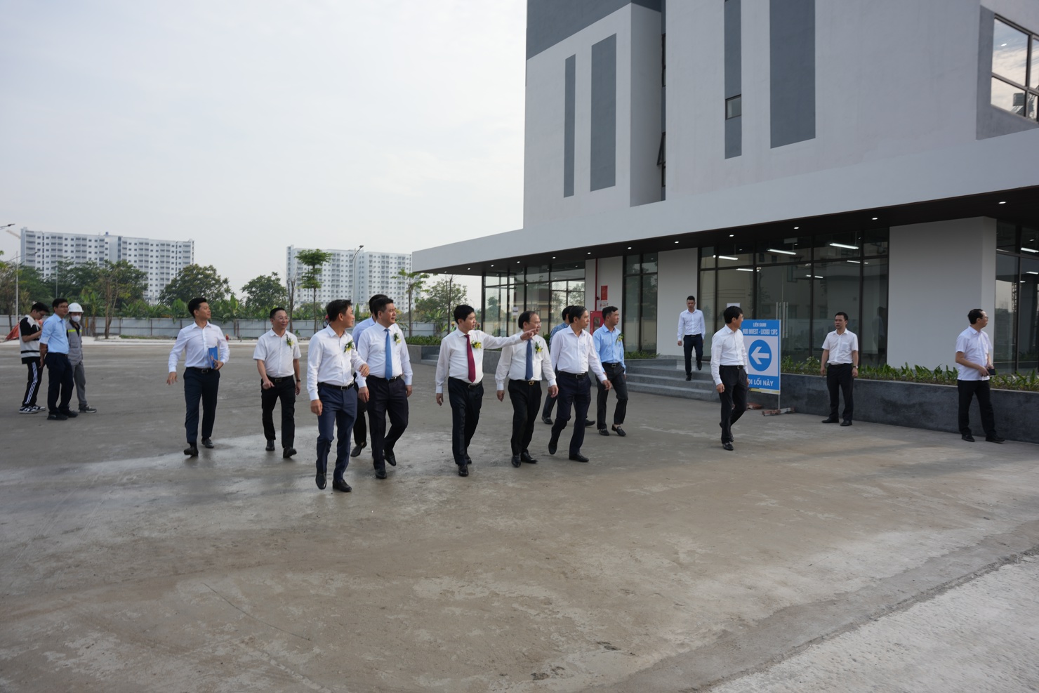 Đoàn công tác của Bộ Xây dựng tham quan dự án nhà ở xã hội đã cơ bản hoàn thành trên địa bàn thị xã Duy Tiên - tỉnh Hà Nam.