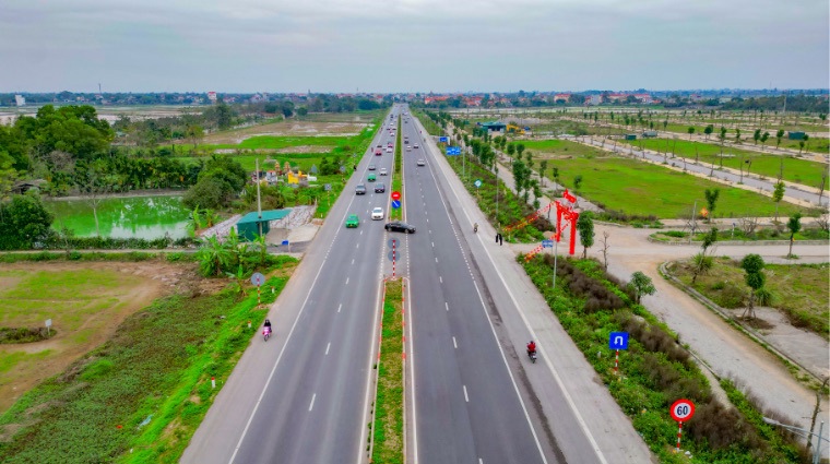 Tuyến đường bộ nối cao tốc Hà Nội - Hải Phòng với cao tốc Cầu Giẽ - Ninh Bình hiện đã được đầu tư quy mô 4 làn xe, tiêu chuẩn đường cấp 2. Ảnh: Ngọc Diệp