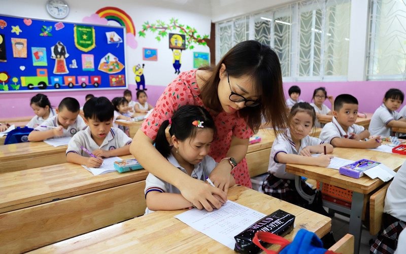 Thủ tướng yêu cầu đảm bảo số lượng giáo viên theo tinh thần "Có học sinh phải có giáo viên đứng lớp".