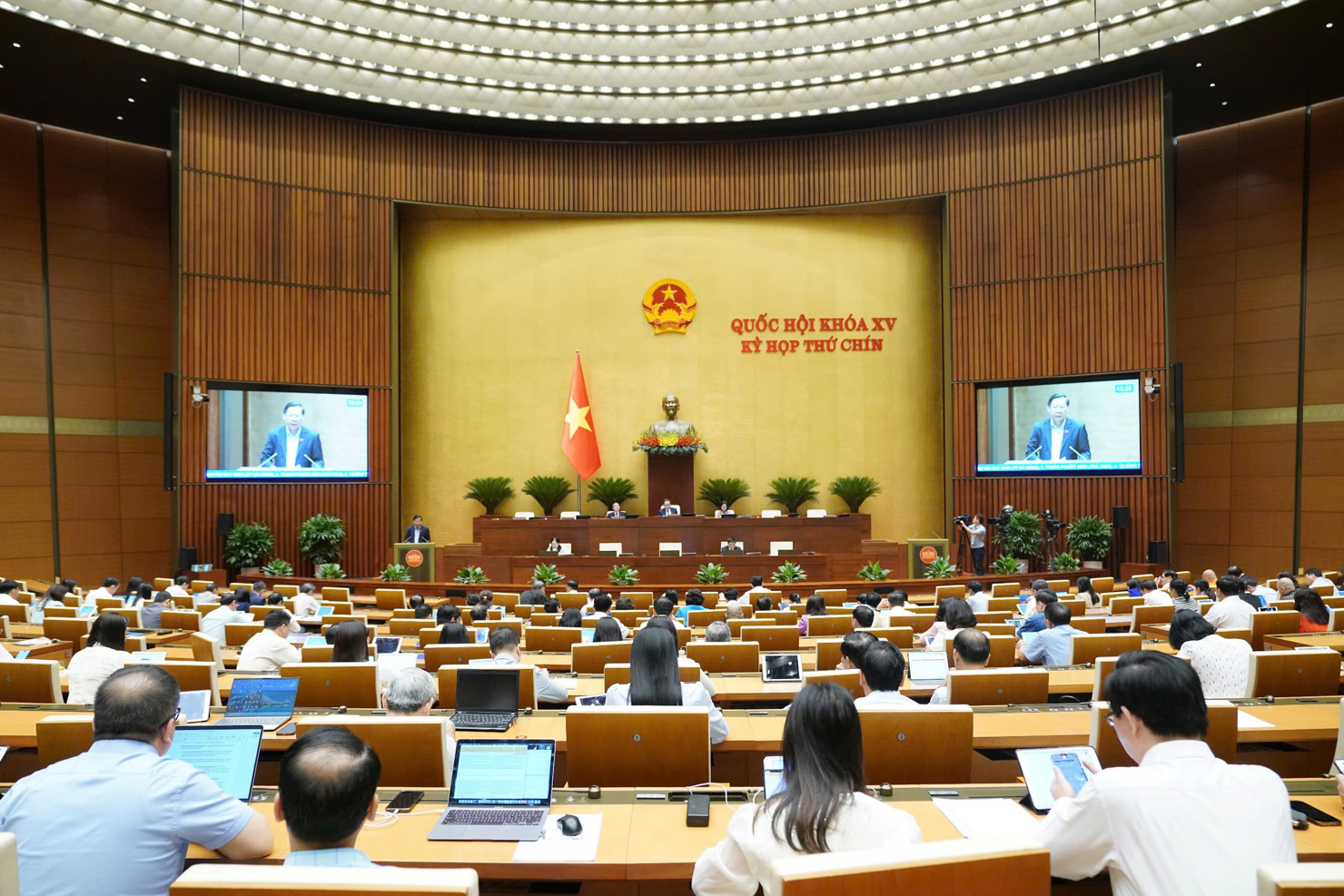 Quang cảnh phiên họp.