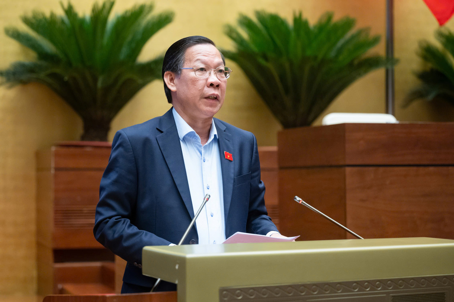Ủy viên Ủy ban Thường vụ Quốc hội Phan Văn Mãi phát biểu tại Phiên họp.