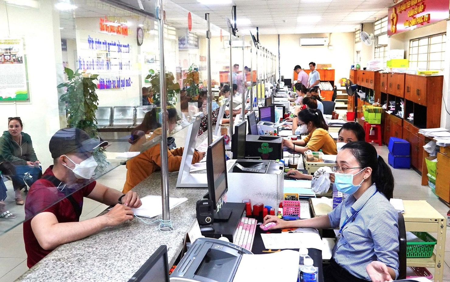 Chủ động, kịp thời bố trí kinh phí để đảm bảo việc chi trả chính sách, chế độ cho cán bộ, công chức, viên chức theo quy định