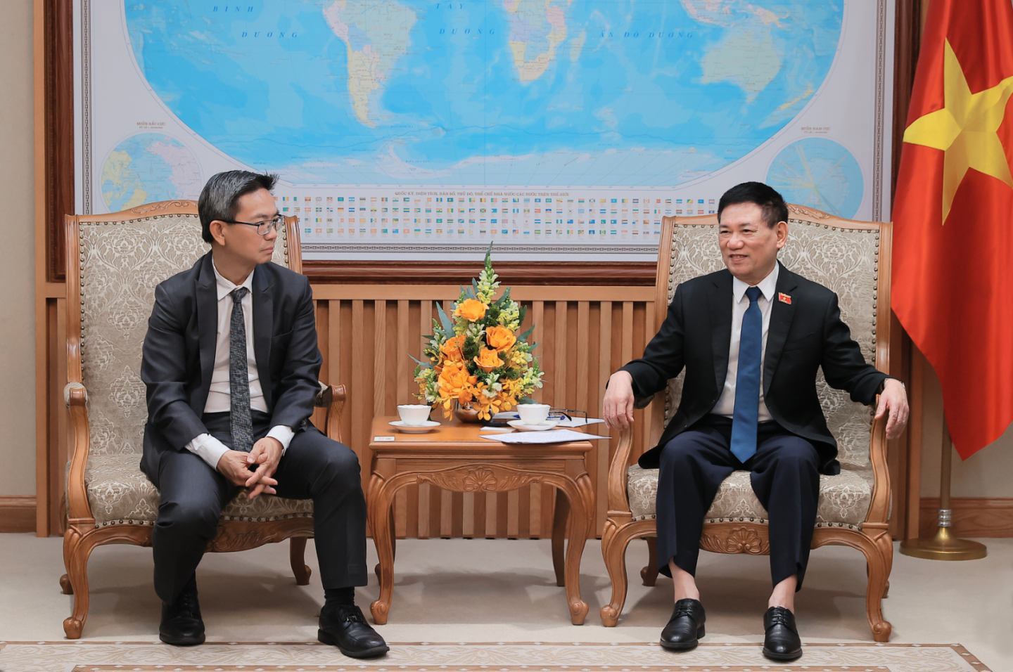 Phó Thủ tướng Chính phủ Hồ Đức Phớc trao đổi với Đoàn chuyên gia của Tổ chức xếp hạng tín nhiệm S&P