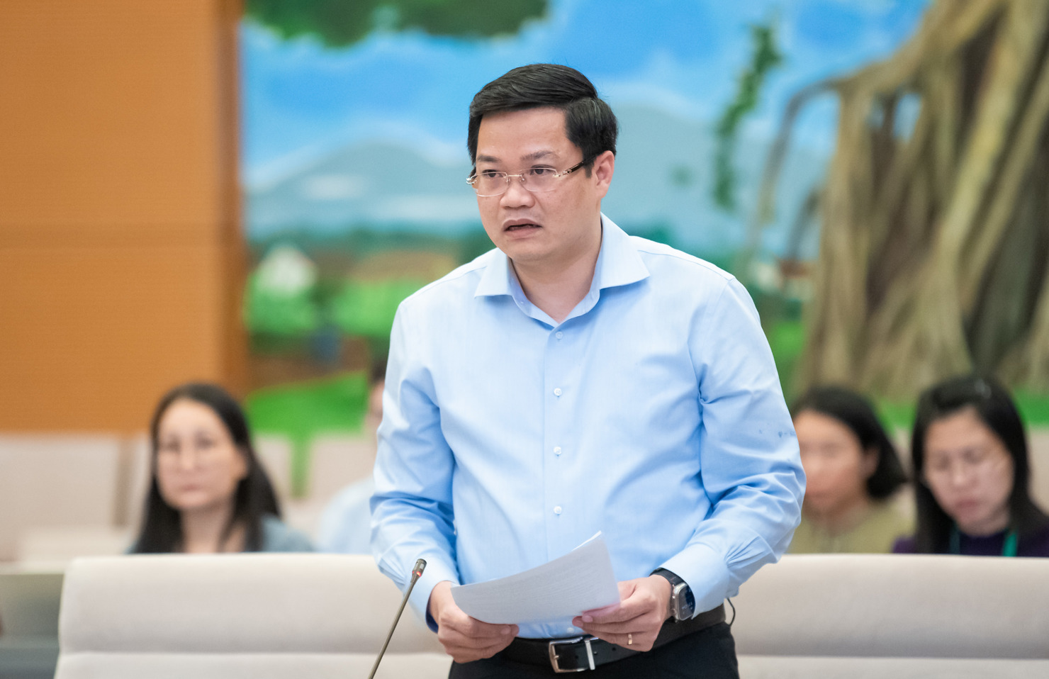 Thứ trưởng Bộ Tài chính Nguyễn Đức Tâm trình bày Tờ trình dự thảo Nghị quyết về một số cơ chế, chính sách đặc biệt phát triển bongdaso net tế tư nhân tại phiên họp của Ủy ban Thường vụ Quốc hội chiều 14/5.