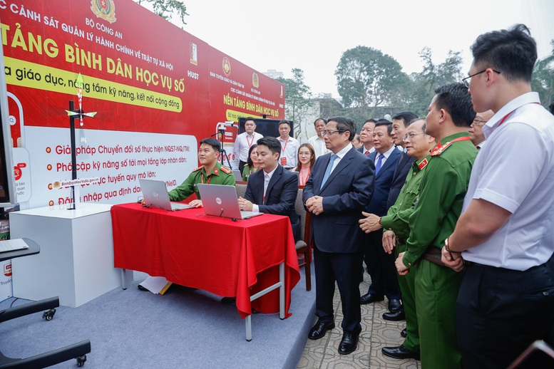 Bộ Tài chính được giao chủ trì, phối hợp nghiên cứu phương án đầu tư hệ thống nền tảng số thực hiện phong trào Bình dân học vụ số theo hình thức công tư. Ảnh: Internet