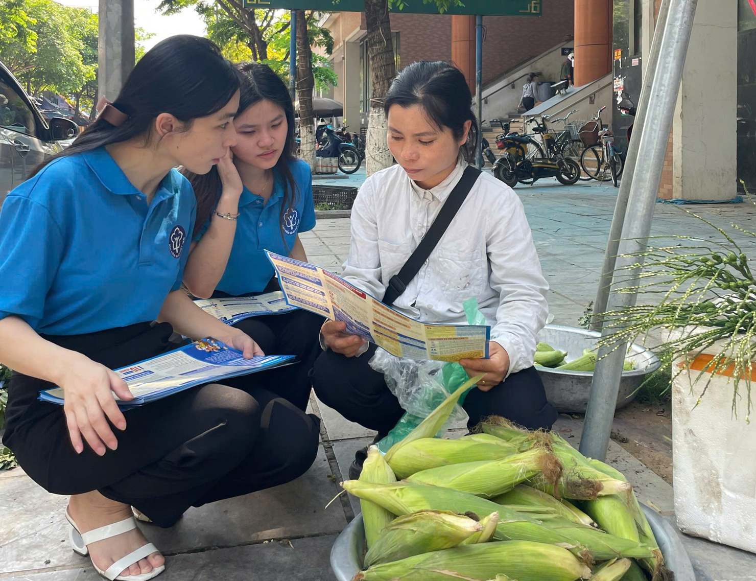Bảo hiểm xã hội Việt Nam đẩy mạnh truyền thông, vận động người dân tham gia bảo hiểm xã hội, bảo hiểm y tế.
