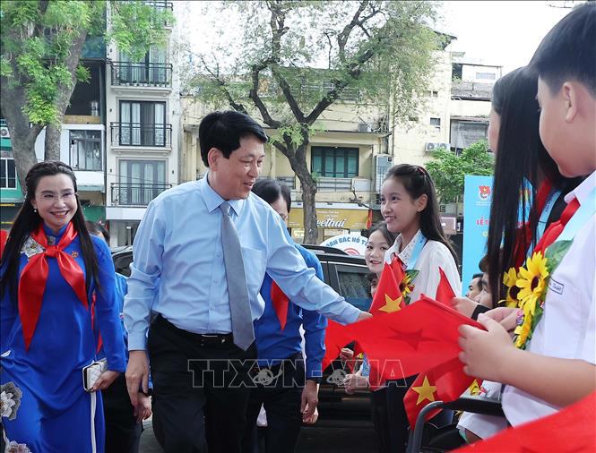 Chủ tịch nước Lương Cường và các đội viên, thiếu niên, nhi đồng dự Đại hội Cháu bongdaso kèo nhà cái Bác Hồ toàn quốc lần thứ X - năm 2025. - Ảnh: TTXVN