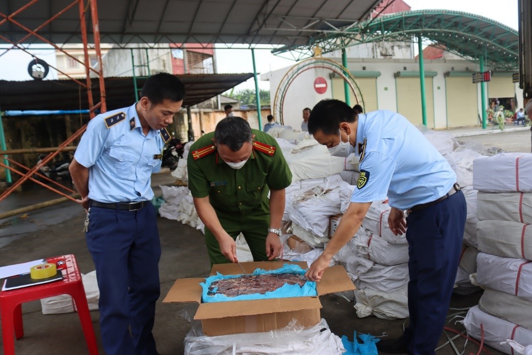 Mở đợt cao điểm đấu tranh ngăn chặn, đẩy lùi tình trạng buôn lậu, bongdaso dữ liệu lận thương mại.