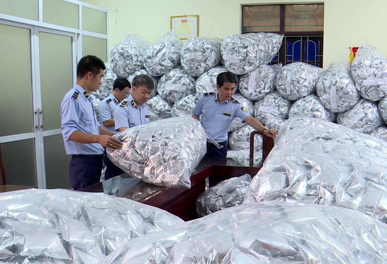 Lực lượng QLTT Bắc Ninh kiểm tra cơ sở kinh doanh bongdaso dữ liệu.