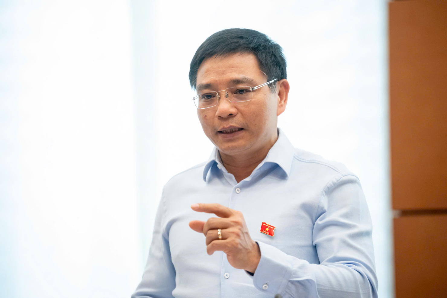 Bộ trưởng Bộ Tài chính Nguyễn Văn Thắng trao đổi tại phiên họp Tổ 8 của Quốc hội chiều 15/5.