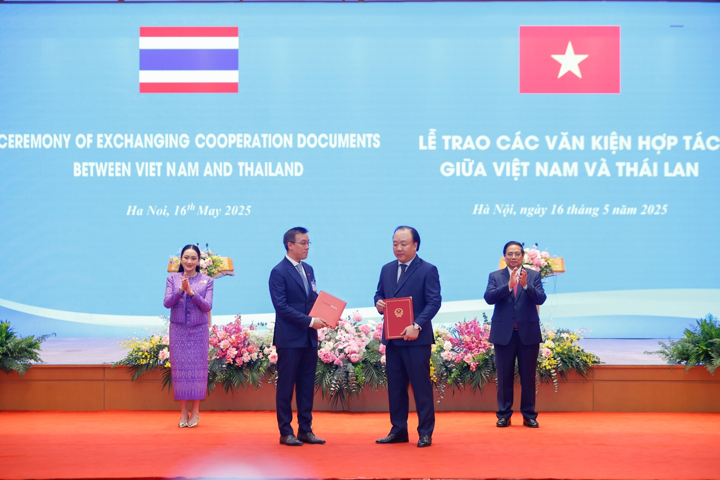 Thủ tướng Chính phủ Việt Nam Phạm Minh Chính và Thủ tướng Thái Lan Paetongtarn Shinawatra chứng kiến trao Chương trình hợp tác giữa Bộ Công Thương Việt Nam với Tập đoàn Central.