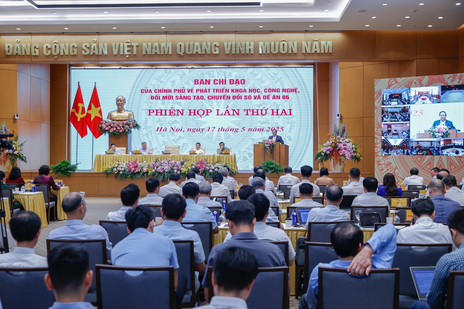 Thủ tướng chủ trì phiên họp lần thứ hai của Ban chỉ đạo. Ảnh: VGP