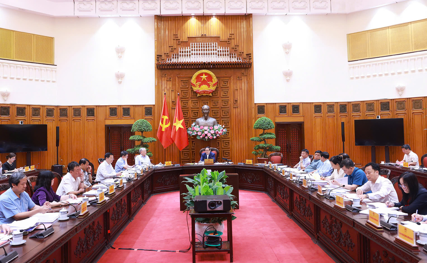 Thủ bongdaso dữ liệu nhấn mạnh phải có giải pháp tăng cường hợp tác công tư cho cả 2 lĩnh vực giáo dục, đào tạo và y tế. Ảnh: VGP
