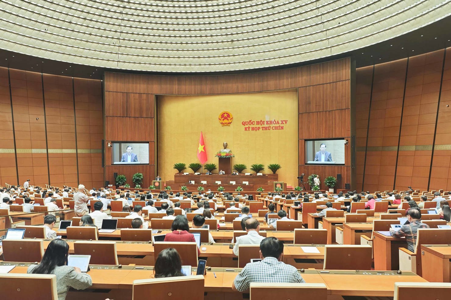 Toàn cảnh phiên họp.