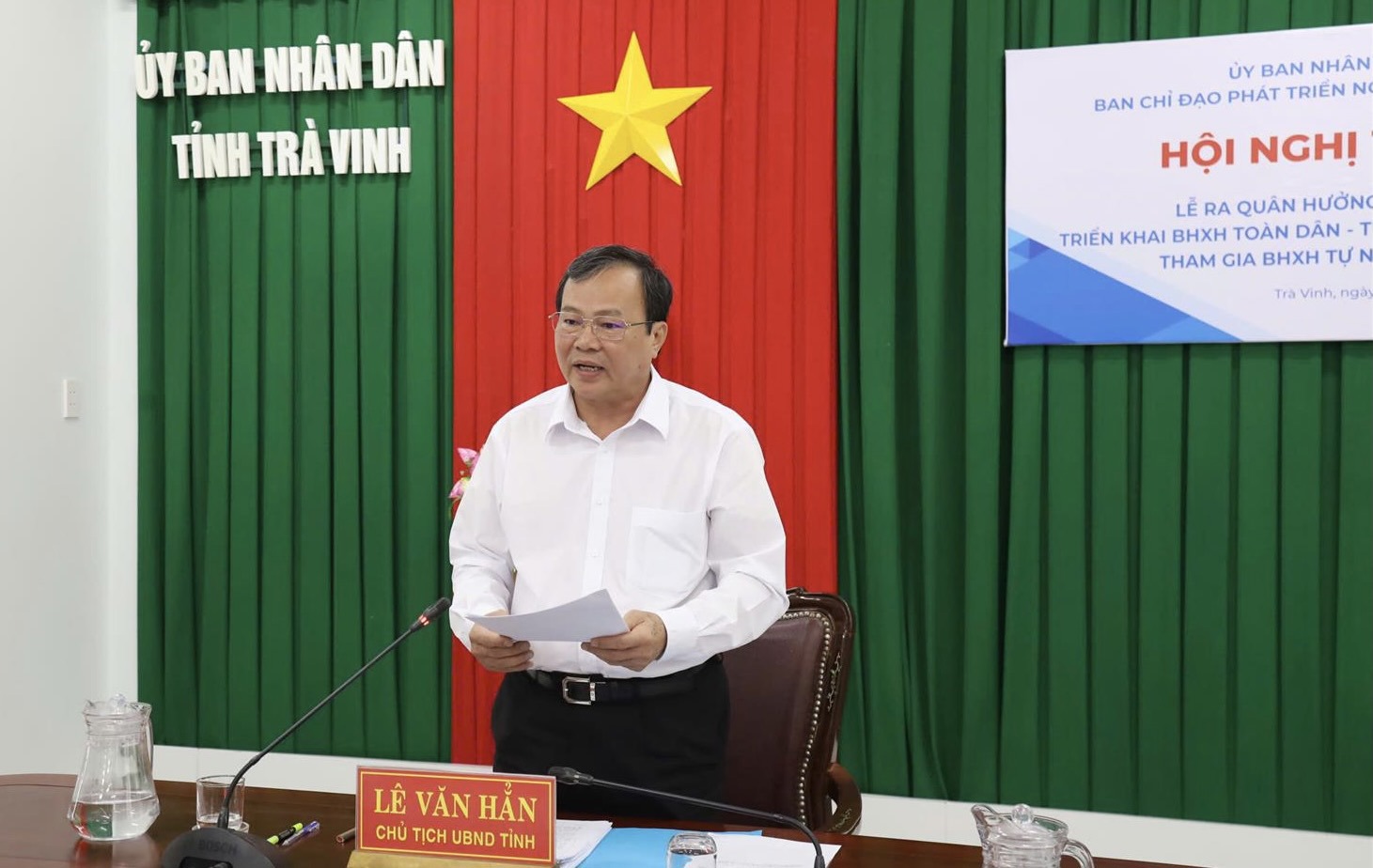 Ông Lê Văn Hẳn, Chủ tịch UBND tỉnh Trà Vinh luôn là người trực tiếp chỉ đạo những lần ra quân phát triển người tham gia bongdaso net, BHYT