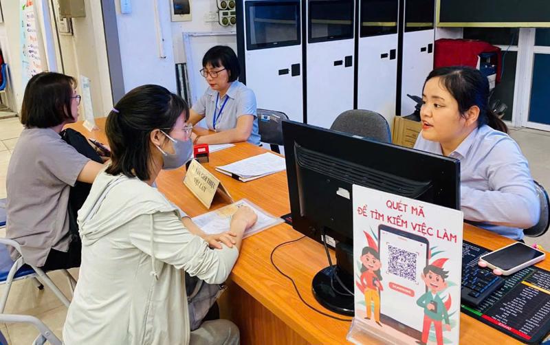 Tư vấn, giới thiệu việc làm cho lao động.