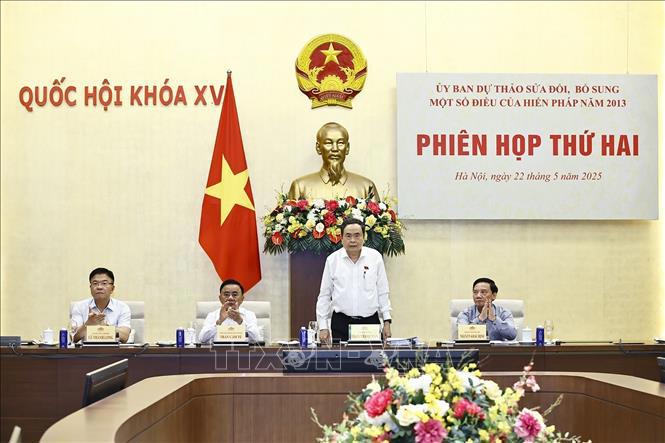 Chủ tịch Quốc hội Trần Thanh Mẫn chủ trì Phiên họp thứ hai của Ủy ban dự thảo sửa đổi, bổ sung một số điều của Hiến pháp năm 2013 - Ảnh: TTXVN