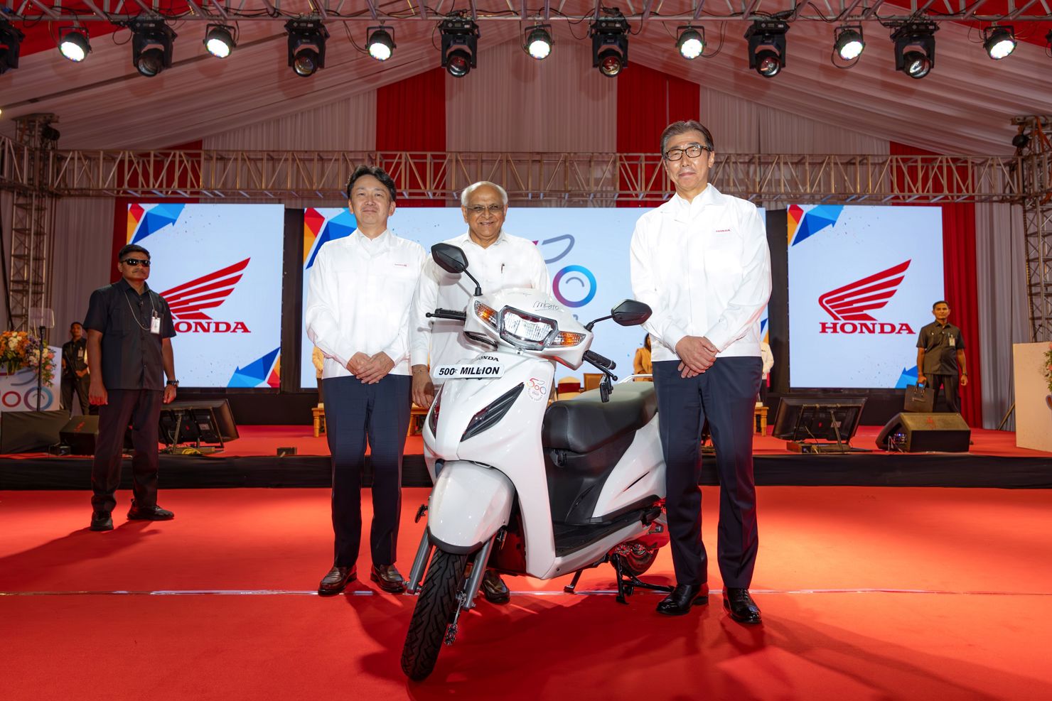 Chiếc xe máy thứ 500 triệu của Honda được xuất xưởng tại Ấn Độ.