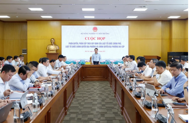 Bộ trưởng Bộ Nông nghiệp và Môi trường Đỗ Đức Duy chủ trì cuộc họp phân quyền, phân cấp theo quy định của Luật Tổ chức Chính phủ, Luật Tổ chức chính quyền địa phương và chính quyền địa phương hai cấp ngày 22/5. Ảnh: Khương Trung.