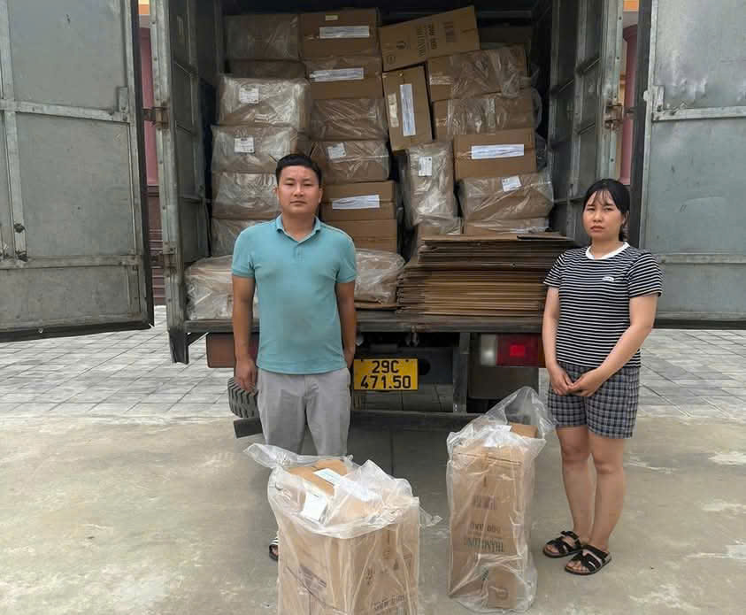 Hai chị em Trần Văn Trường và Trần Thị Lan.